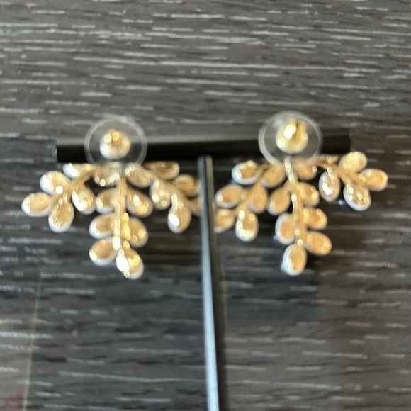 Pearl  statement earrings. GORGEOUS! - Picture 6 of 8